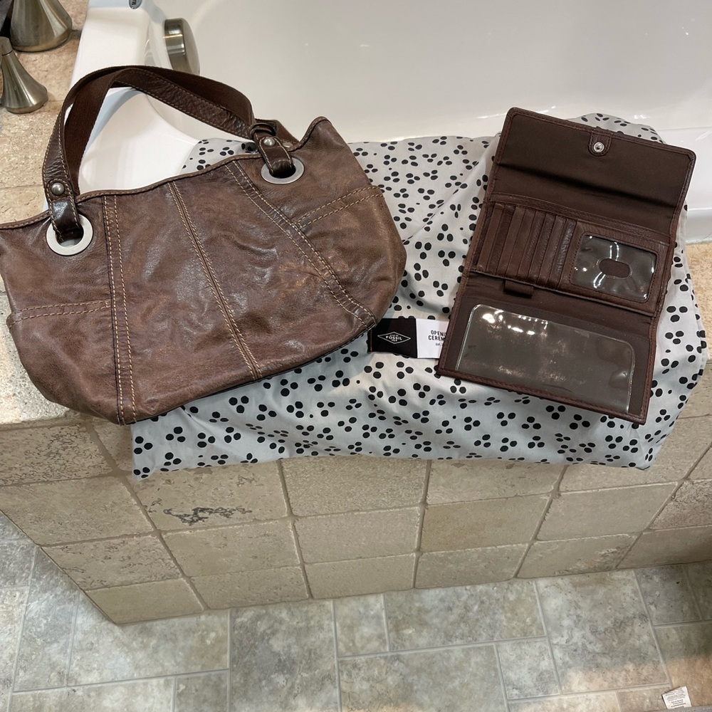 EUC Fossil distressed leather handbag - Picture 1 of 14
